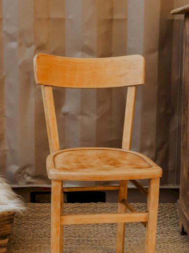 Claude, la chaise en bois N°766