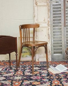 Claude, the wooden chair No. 833