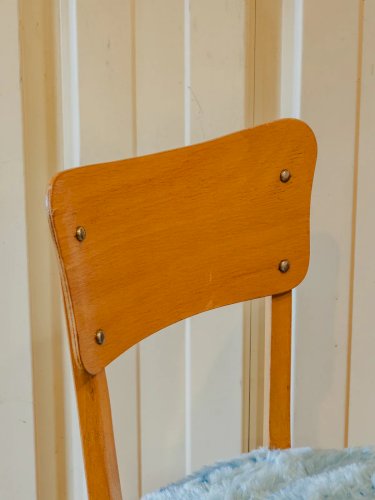 Claude, la chaise en fausse fourrure bleue N°1022