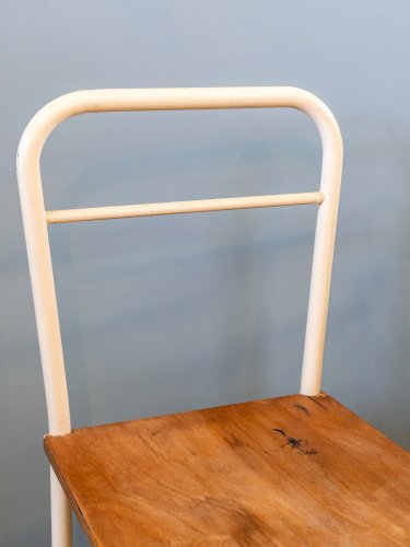 Claude, la chaise en métal N°867