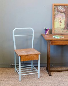 Claude, the metal chair No. 869