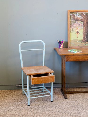 Claude, la chaise en métal N°869