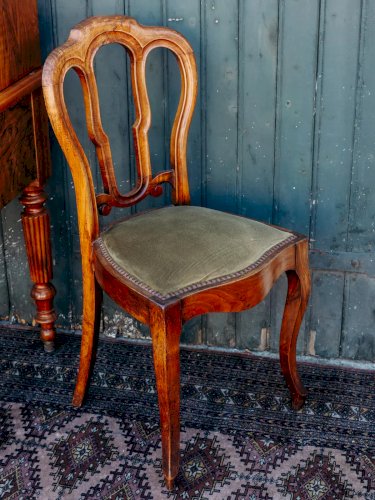 Claude, la chaise en velours vert N°404