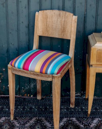 Claude, la chaise multicolore en bois N°406
