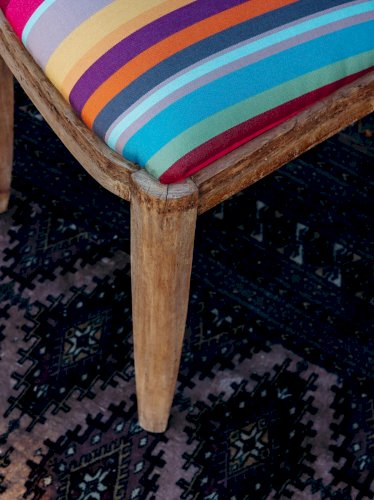 Claude, la chaise multicolore en bois N°406