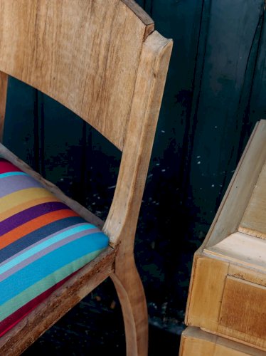 Claude, la chaise multicolore en bois N°406