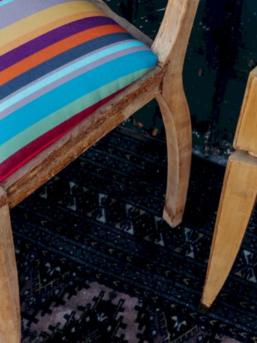 Claude, la chaise multicolore en bois N°406