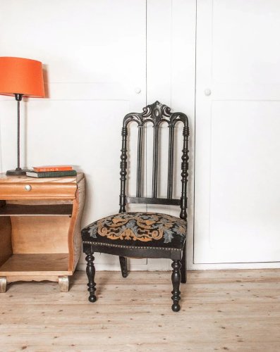 Claude, la chaise noire N°243