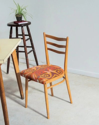 Claude, la chaise rétro en bois N°368