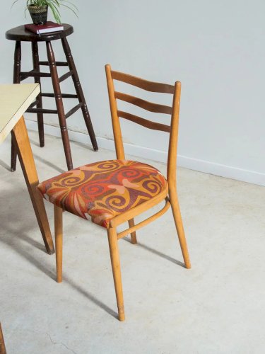 Claude, la chaise rétro en bois N°368