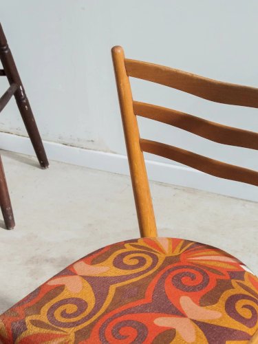 Claude, la chaise rétro en bois N°368