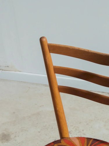 Claude, la chaise rétro en bois N°368