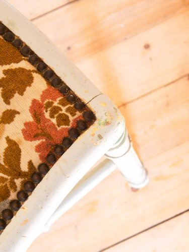 Claude, la chaise tapissée en bois N°338