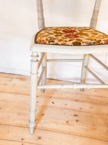 Claude, la chaise tapissée en bois N°338