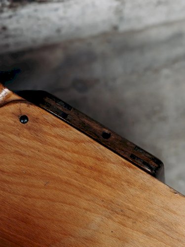 Claude, la chaise Thonet bicolore N°505