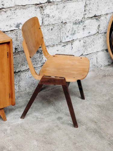 Claude, la chaise Thonet bicolore N°505