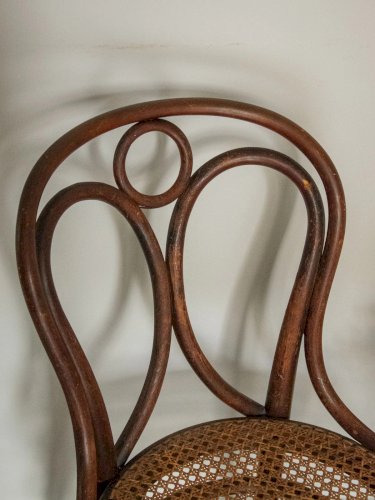 Claude, la chaise Thonet cannée en bois N°1000