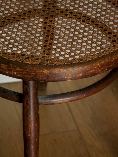 Claude, la chaise Thonet cannée en bois N°1000