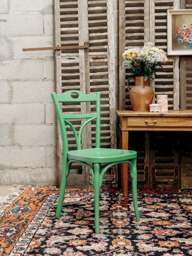 Claude, la chaise verte en bois N°712