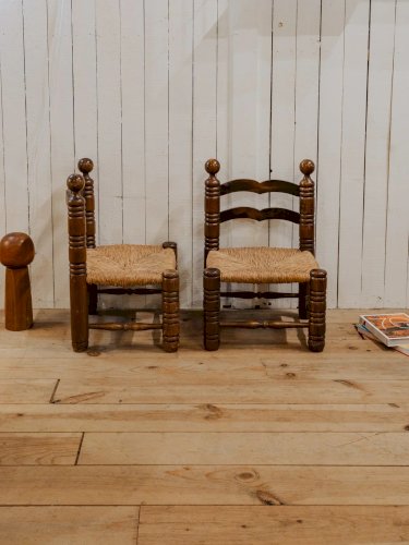 Claude, la paire de chaises basses en bois N°936