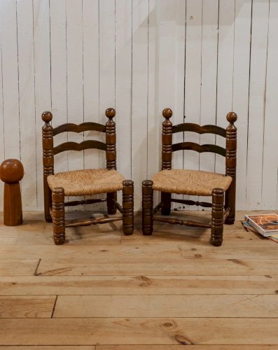 Claude, la paire de chaises basses en bois N°936