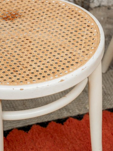 Claude, la paire de chaises cannée N°648