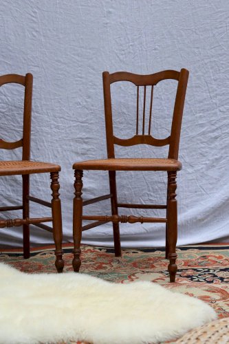 Claude, la paire de chaises cannées en bois N°918