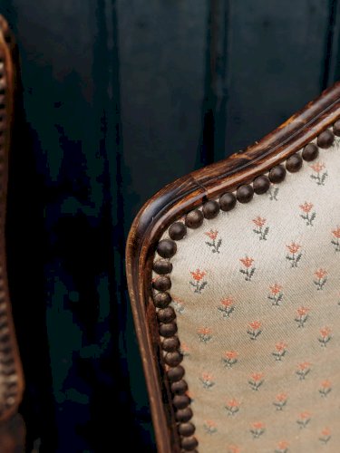 Claude, la paire de chaises en bois et tissu N°993