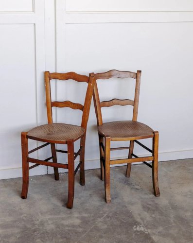 Claude, la paire de chaises en bois N°510