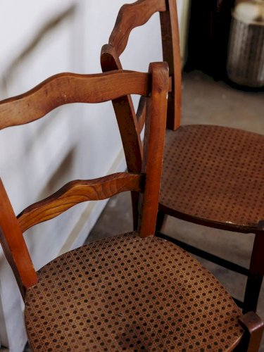 Claude, la paire de chaises en bois N°510