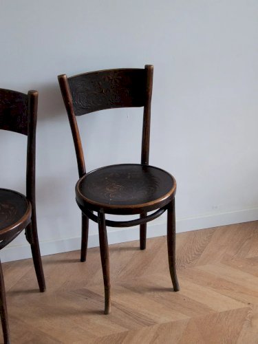 Claude, la paire de chaises en bois N°660