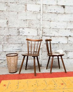 Claude, the pair of wooden chairs No. 723