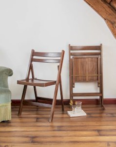 Claude, the pair of wooden chairs No. 727