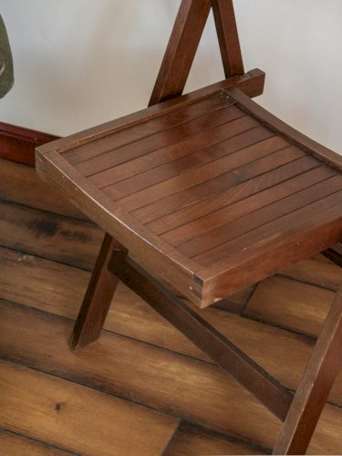 Claude, la paire de chaises en bois N°727