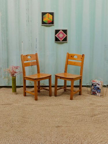 Claude, la paire de chaises en bois N°852