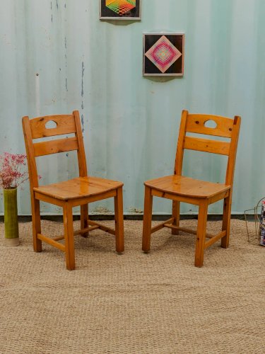 Claude, la paire de chaises en bois N°852