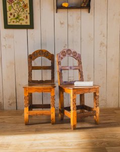 Claude, the pair of wooden chairs No. 919
