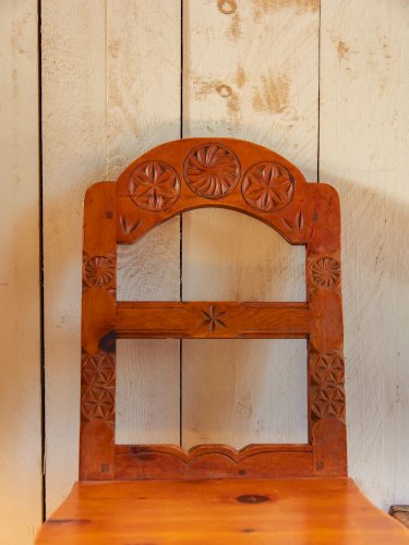 Claude, la paire de chaises en bois N°919