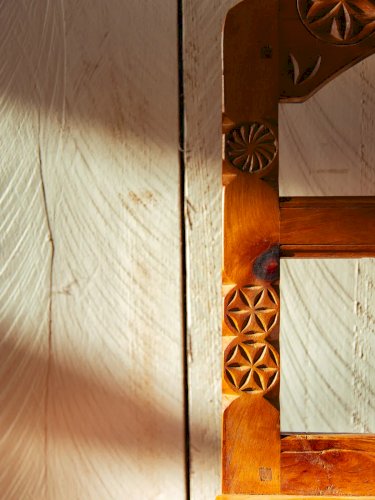 Claude, la paire de chaises en bois N°919