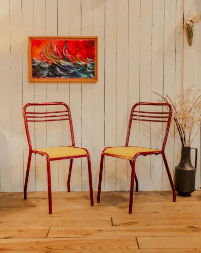 Claude, la paire de chaises en métal N°802