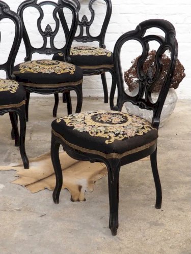 Claude, le lot de 4 chaises en bois et tissu N°955