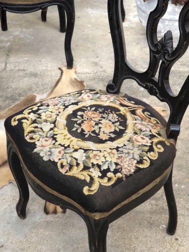 Claude, le lot de 4 chaises en bois et tissu N°955