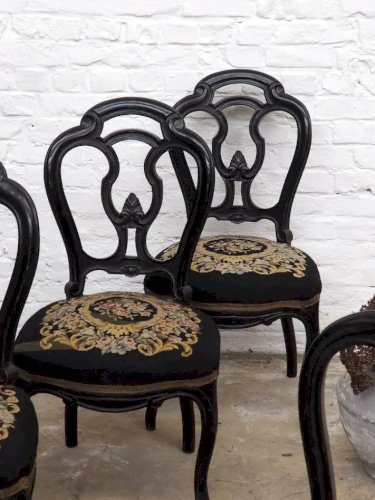 Claude, le lot de 4 chaises en bois et tissu N°955