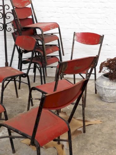 Claude, le lot de 9 chaises patinées N°1024