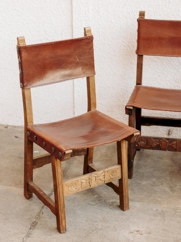 Claude, le lot de deux chaises en bois N°596