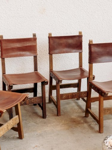 Claude, le lot de deux chaises en bois N°596