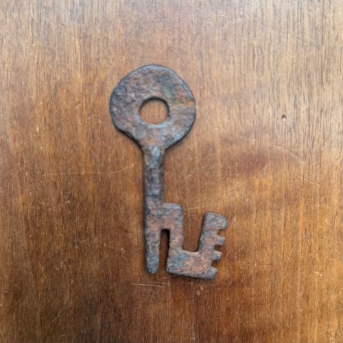 Clé en fer forgé Haute Époque patine d'usage L9310