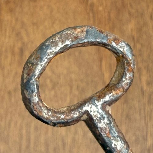 Clé en fer forgé Haute Époque patine d'usage L9314