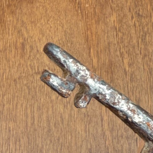 Clé en fer forgé Haute Époque patine d'usage L9314