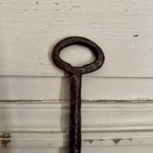 Clé en fer forgé Haute Époque patine d'usage M3655